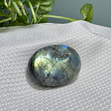 Load image into Gallery viewer, Labradorite Palm AAA