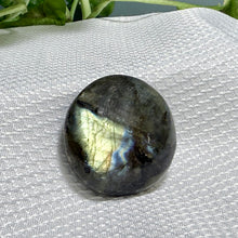 Load image into Gallery viewer, Labradorite Palm AAA
