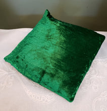Load image into Gallery viewer, Velvet Cushion - Green
