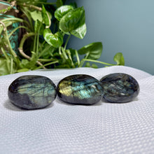 Load image into Gallery viewer, Labradorite Palm AAA
