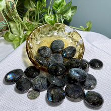 Load image into Gallery viewer, Labradorite Palm AAA
