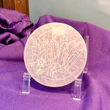 Load image into Gallery viewer, Selenite Engraved Round Charging Plate
