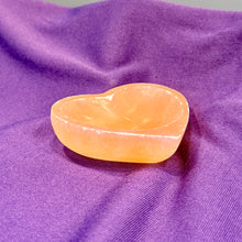 Load image into Gallery viewer, Tangerine Selenite Heart Bowl
